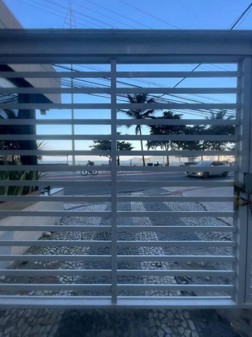 Apto Na Avenida Atlantica Apartamento *